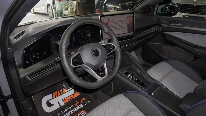 Новый Volkswagen Golf R VIII, 2.0 л, 2025 в Дубае от Najem Motors Серый цвет. Китайская | AUTO.AE