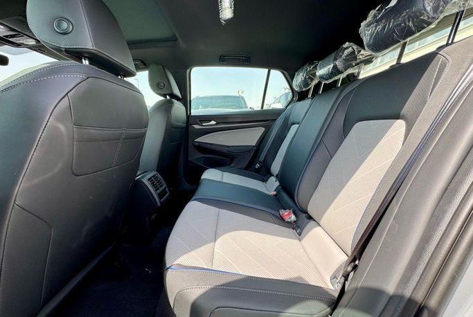 Новый Volkswagen Golf R VIII Рестайлинг, 2.0 л, 2024 в Дубае от Titanum Cars Серый цвет. Other | AUTO.AE