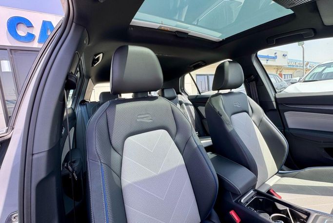 Новый Volkswagen Golf R VIII Рестайлинг, 2.0 л, 2024 в Дубае от Titanum Cars Серый цвет. Other | AUTO.AE