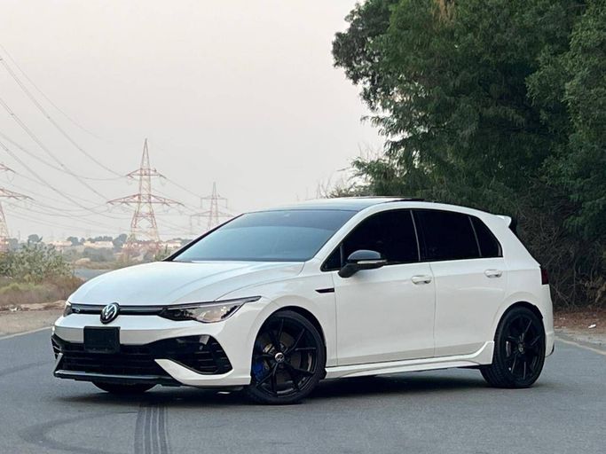 Подержанный Volkswagen Golf R VIII, 2.0 л, 2023 в Дубае от Perstige Motos (SHJ) Белый цвет. GCC | AUTO.AE