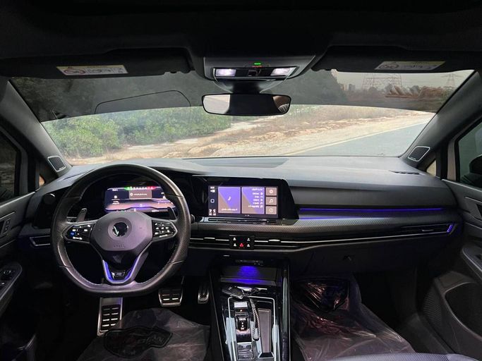 Подержанный Volkswagen Golf R VIII, 2.0 л, 2023 в Дубае от Perstige Motos (SHJ) Белый цвет. GCC | AUTO.AE