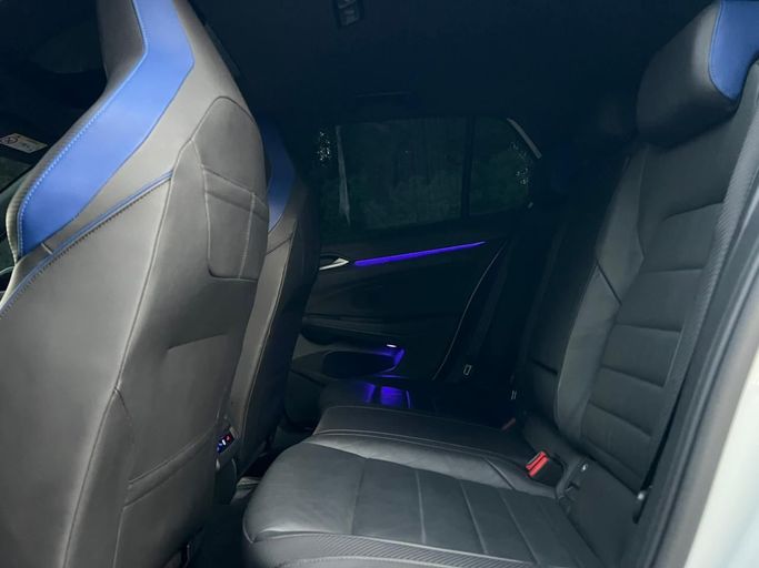 Подержанный Volkswagen Golf R VIII, 2.0 л, 2023 в Дубае от Perstige Motos (SHJ) Белый цвет. GCC | AUTO.AE