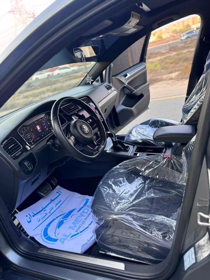 Подержанный Volkswagen Golf R VII Рестайлинг, 2.0 л, 2018 в Дубае от Abdo Al Muthanna Used Cars Серый цвет. GCC | AUTO.AE