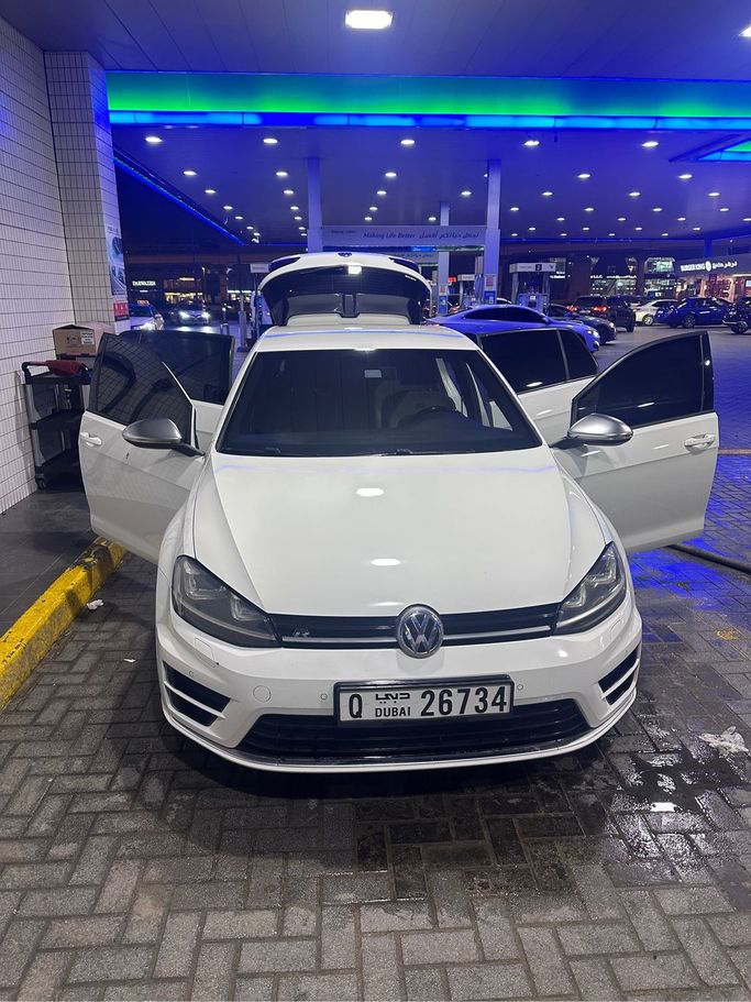 Used Volkswagen Golf R VII, 2.0 l, 2015 in Dubai, White color. GCC Specs | AUTO.AE