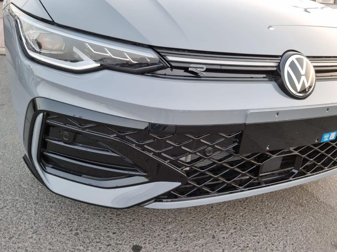 Новый Volkswagen Golf VIII Рестайлинг, 1.5 л, 2025 в Дубае от GR Auto Серый цвет. Китайская | AUTO.AE