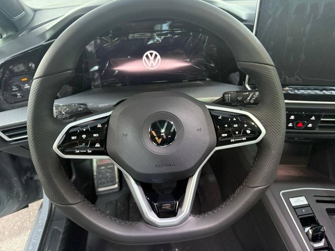 Новый Volkswagen Golf VIII Рестайлинг, 1.5 л, 2025 в Дубае от GR Auto Серый цвет. Китайская | AUTO.AE
