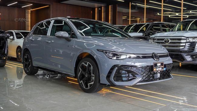 جديدة Volkswagen Golf فيس ليفت الثامن, 1.5 l, 2025 في في دبي من GT MOTORS، اللون رمادي. المواصفات الصينية | AUTO.AE | إعلان #272564