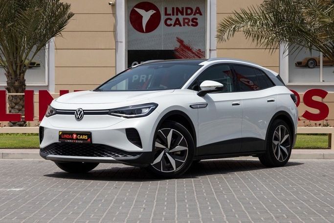 Подержанный Volkswagen ID.4, 2020 в Дубае от Linda Cars Белый цвет. Китайская | AUTO.AE