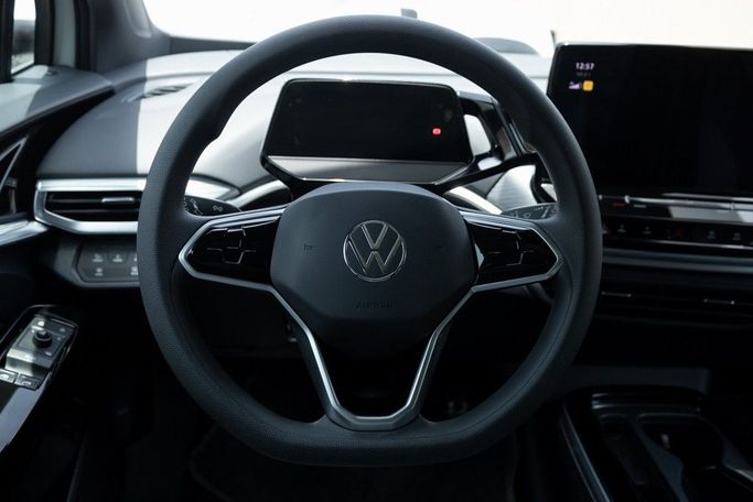 Подержанный Volkswagen ID.4, 2020 в Дубае от Linda Cars Белый цвет. Китайская | AUTO.AE