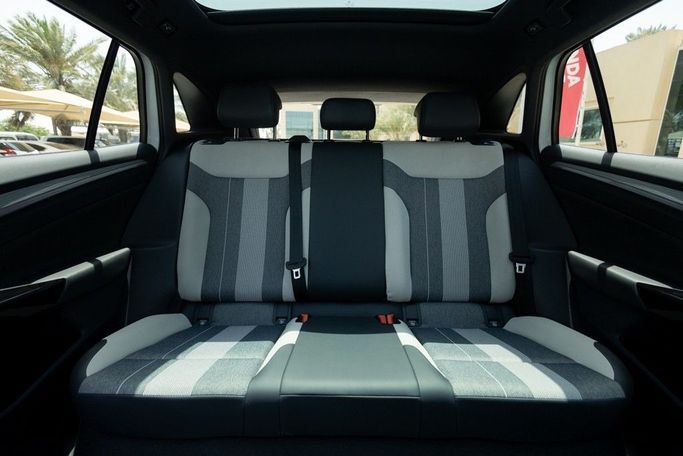 Подержанный Volkswagen ID.4, 2020 в Дубае от Linda Cars Белый цвет. Китайская | AUTO.AE