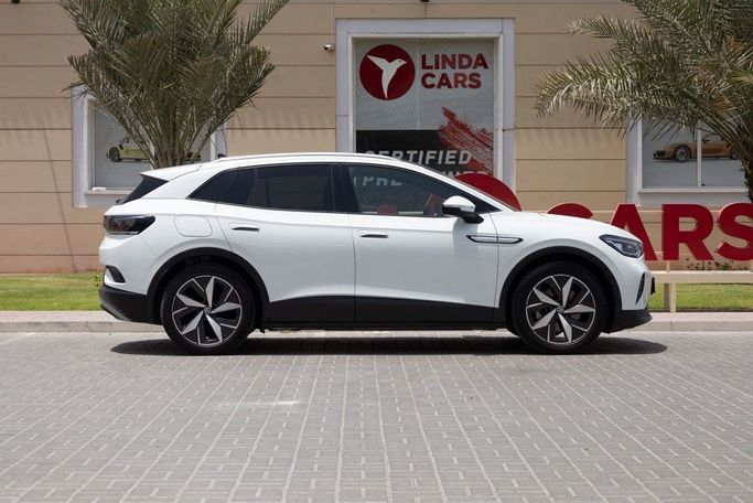 Подержанный Volkswagen ID.4, 2020 в Дубае от Linda Cars Белый цвет. Китайская | AUTO.AE