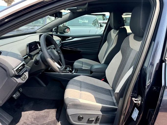 Подержанный Volkswagen ID.4, 2021 в Дубае от Nice Cars Motos Черный цвет. Other | AUTO.AE