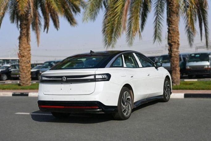 Новый Volkswagen ID.7, 2024 в Дубае от Mohamed Hakim Motors Белый цвет. Китайская | AUTO.AE