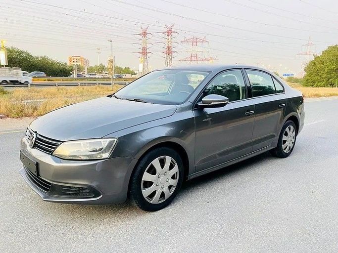 Подержанный Volkswagen Jetta VI, 2.0 л, 2013 в Дубае от Abdo Al Muthanna Used Cars Серый цвет. GCC | AUTO.AE