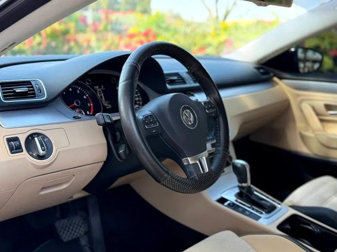 Подержанный Volkswagen Passat CC I Рестайлинг, 2.0 л, 2016 в Дубае от Alta Class Motors Черный цвет. GCC | AUTO.AE