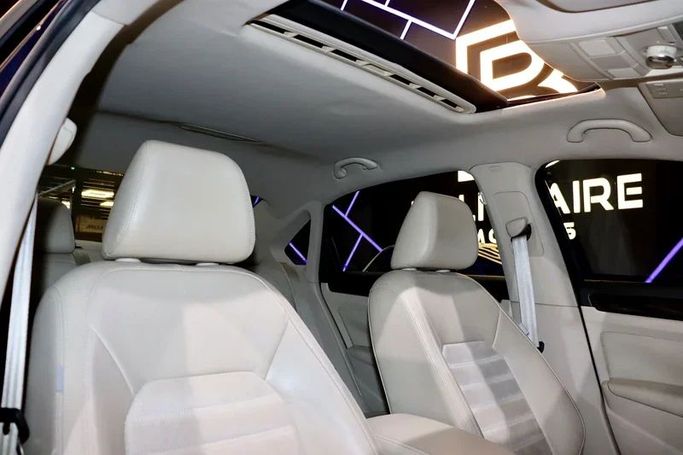 Подержанный Volkswagen Passat B8, 2.0 л, 2016 в Дубае от Billionaire Motors Синий цвет. GCC | AUTO.AE