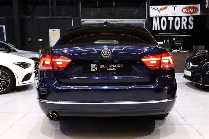 Подержанный Volkswagen Passat B8, 2.0 л, 2016 в Дубае от Billionaire Motors Синий цвет. GCC | AUTO.AE