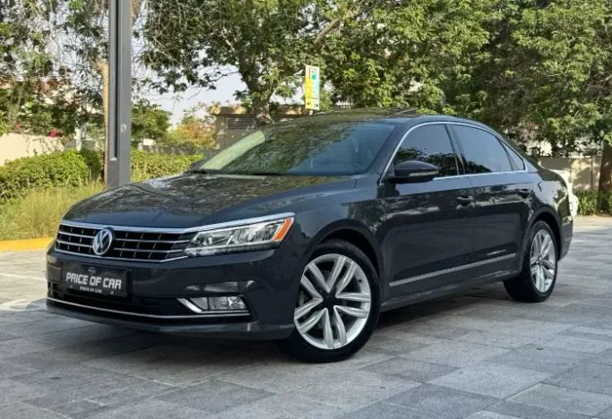 Подержанный Volkswagen Passat B7, 2.5 л, 2016 в Дубае от Price Of Car Серый цвет. GCC | AUTO.AE