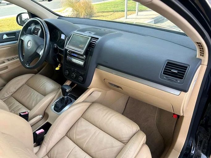 Подержанный Volkswagen Polo IV Рестайлинг, 1.6 л, 2005 в Дубае от Mirza Automobile FZE Черный цвет. Японская | AUTO.AE