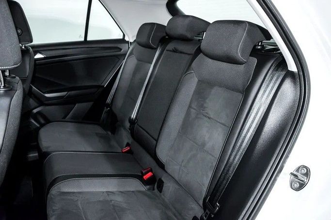 Подержанный Volkswagen T-Roc I Рестайлинг, 1.5 л, 2022 в Дубае от AG Motors Белый цвет. GCC | AUTO.AE