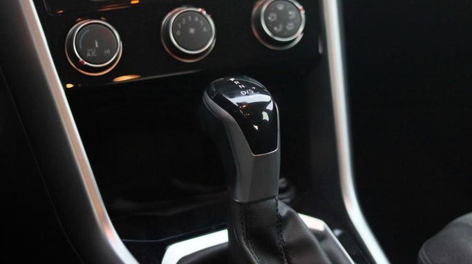 Used Volkswagen T-Roc I Facelift, 1.5 l, 2024 in Dubai by Cariva Used Cars , White color. GCC Specs | AUTO.AE