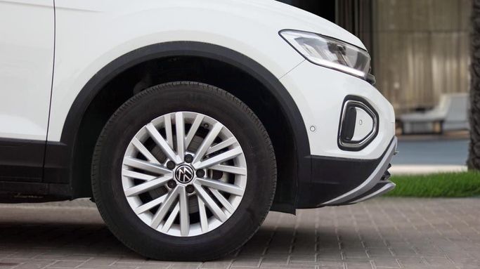 Used Volkswagen T-Roc I Facelift, 1.5 l, 2024 in Dubai by Cariva Used Cars , White color. GCC Specs | AUTO.AE