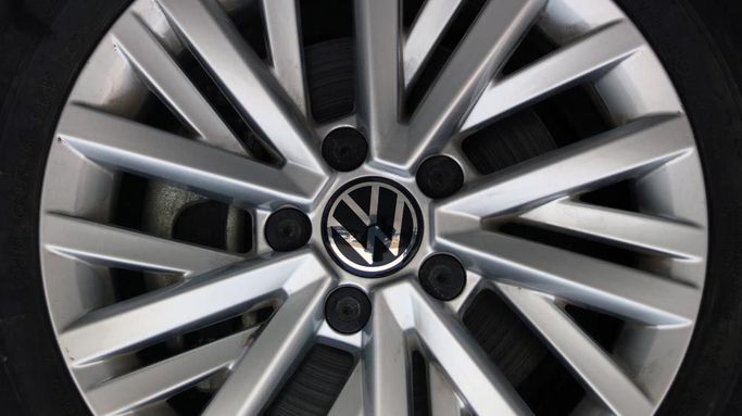 Used Volkswagen T-Roc I Facelift, 1.5 l, 2024 in Dubai by Cariva Used Cars , White color. GCC Specs | AUTO.AE