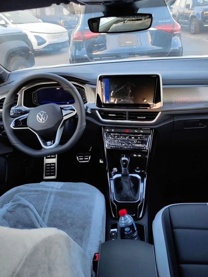 Новый Volkswagen T-Roc I Рестайлинг, 1.5 л, 2025 в Дубае от World Center Motors FZE Белый цвет. Китайская | AUTO.AE