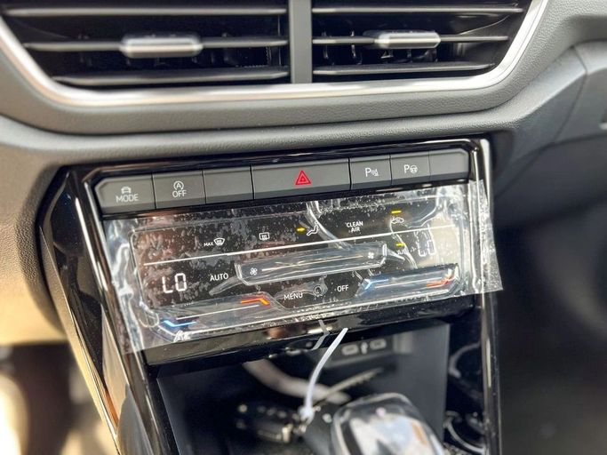 Новый Volkswagen T-Roc I Рестайлинг, 1.5 л, 2025 в Дубае от Al Rawnaq Motors  Белый цвет. Китайская | AUTO.AE