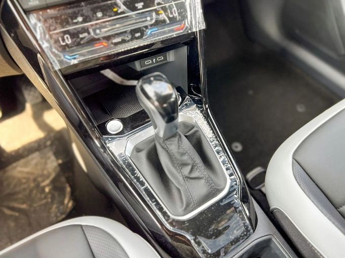 Новый Volkswagen T-Roc I Рестайлинг, 1.5 л, 2025 в Дубае от Al Rawnaq Motors  Белый цвет. Китайская | AUTO.AE