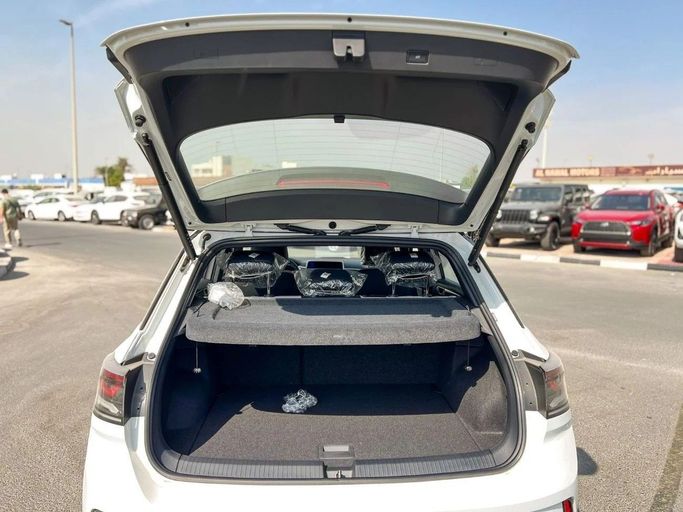 Новый Volkswagen T-Roc I Рестайлинг, 1.5 л, 2025 в Дубае от Al Rawnaq Motors  Белый цвет. Китайская | AUTO.AE