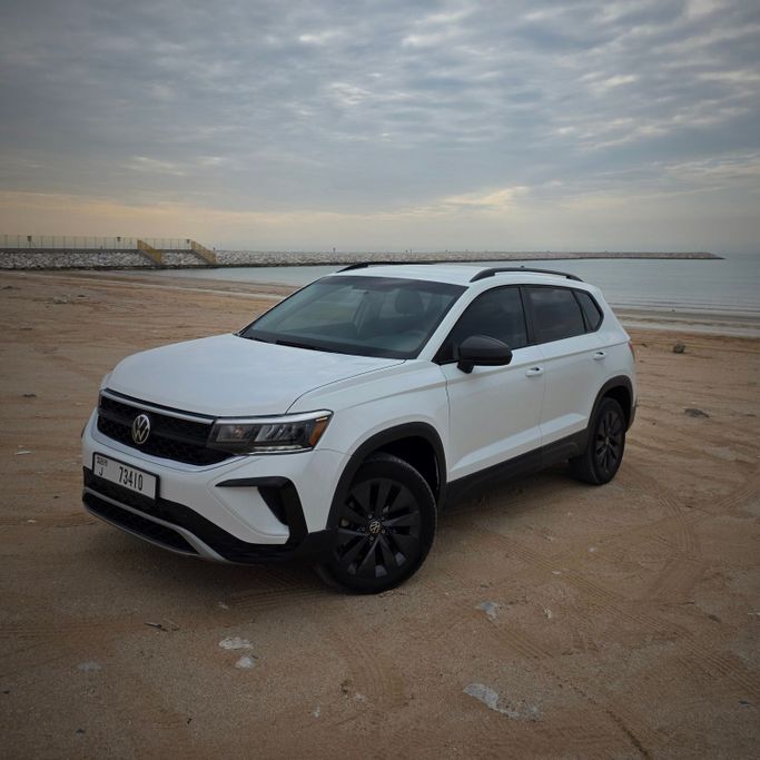 مستعملة Volkswagen Taos I, 1.5 l, 2022 في في دبي، اللون أبيض. المواصفات الأمريكية | AUTO.AE | إعلان #245721