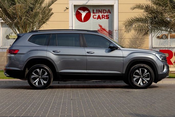 Used Volkswagen Teramont I Facelift, 2.0 l, 2024 in Dubai by Linda Cars, Grey color. GCC Specs | AUTO.AE