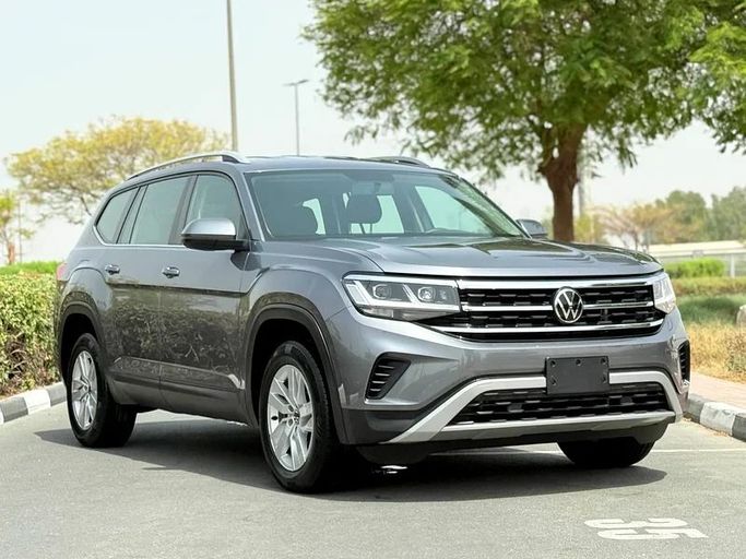 Подержанный Volkswagen Teramont I Рестайлинг, 2.0 л, 2022 в Дубае от Alta Class Motors Серый цвет. GCC | AUTO.AE