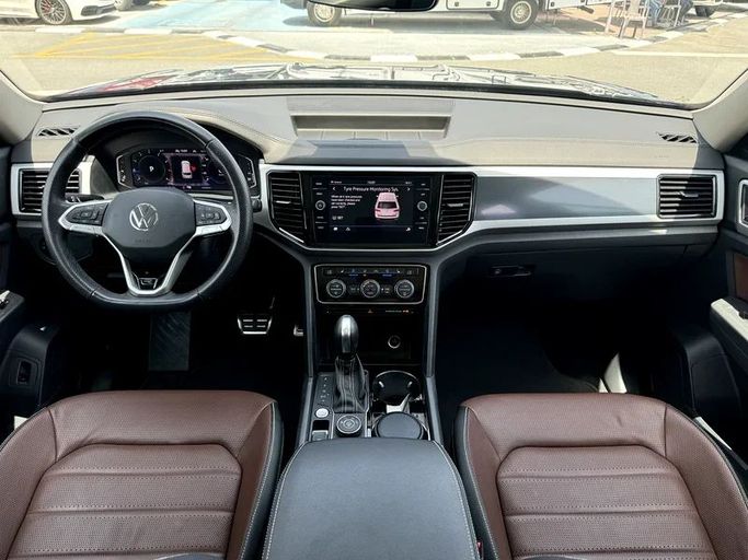 Подержанный Volkswagen Teramont I Рестайлинг, 3.6 л, 2023 в Дубае от Nice Cars Motos Черный цвет. GCC | AUTO.AE