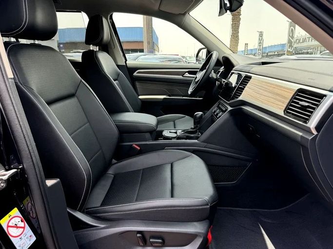 Подержанный Volkswagen Teramont I Рестайлинг, 3.6 л, 2022 в Дубае от Nice Cars Motos Черный цвет. GCC | AUTO.AE