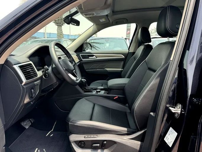 Подержанный Volkswagen Teramont I Рестайлинг, 3.6 л, 2022 в Дубае от Nice Cars Motos Черный цвет. GCC | AUTO.AE