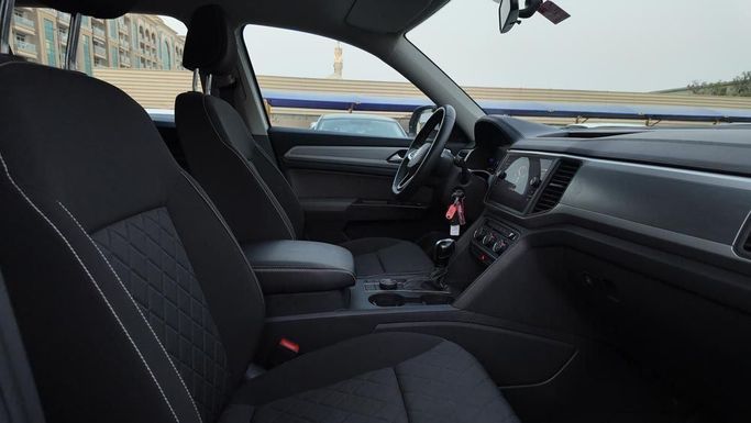 Used Volkswagen Teramont I Facelift (China Market), 2.0 l, 2022 in Dubai by Cariva Used Cars , White color. GCC Specs | AUTO.AE