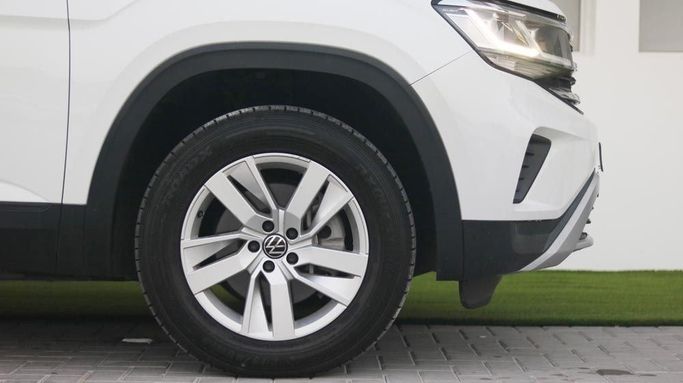 Used Volkswagen Teramont I Facelift (China Market), 2.0 l, 2022 in Dubai by Cariva Used Cars , White color. GCC Specs | AUTO.AE