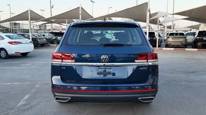 Used Volkswagen Teramont I Facelift (China Market), 2.5 l, 2022 in Dubai by Cariva Used Cars , Blue color.  | AUTO.AE