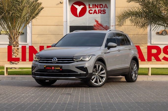 Подержанный Volkswagen Tiguan II Рестайлинг, 2.0 л, 2022 в Дубае от Linda Cars Серый цвет. GCC | AUTO.AE