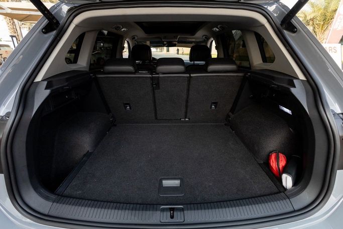 Подержанный Volkswagen Tiguan II Рестайлинг, 2.0 л, 2022 в Дубае от Linda Cars Серый цвет. GCC | AUTO.AE