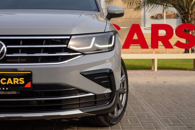 Подержанный Volkswagen Tiguan II Рестайлинг, 2.0 л, 2022 в Дубае от Linda Cars Серый цвет. GCC | AUTO.AE