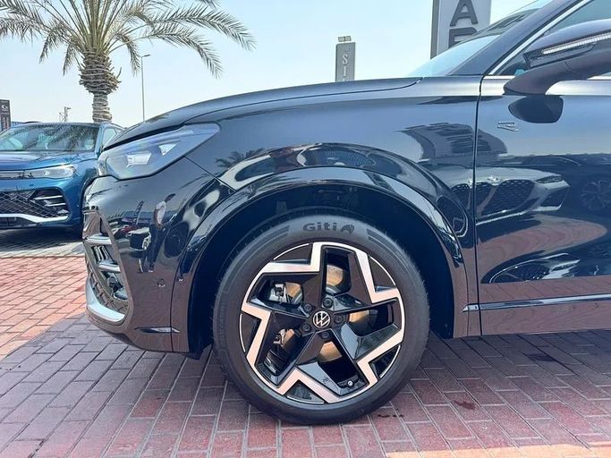 Подержанный Volkswagen Tiguan III (China Market), 2.0 л, 2024 в Дубае от Nice Cars Motos Черный цвет. Other | AUTO.AE