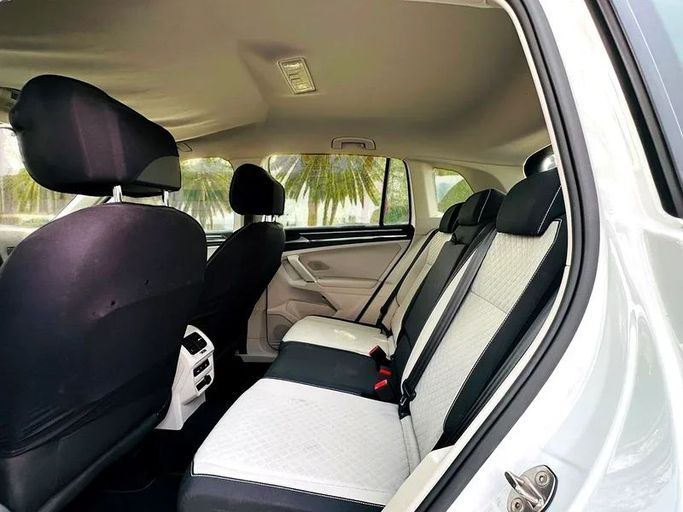 Подержанный Volkswagen Tiguan II (China Market), 2.0 л, 2018 в Дубае от Andaleeb Cars Белый цвет. GCC | AUTO.AE
