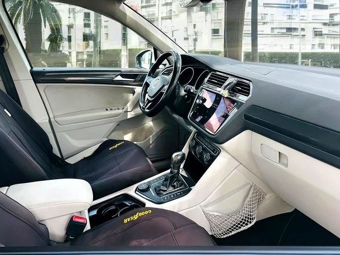 Подержанный Volkswagen Tiguan II (China Market), 2.0 л, 2018 в Дубае от Andaleeb Cars Белый цвет. GCC | AUTO.AE