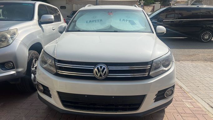 Подержанный Volkswagen Tiguan I Рестайлинг, 2.0 л, 2015 в Дубае Белый цвет. GCC | AUTO.AE