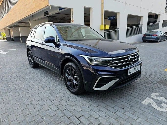 Used Volkswagen Tiguan II Facelift, 2.0 l, 2023 in Dubai by GE Motors, Blue color. American Specs | AUTO.AE