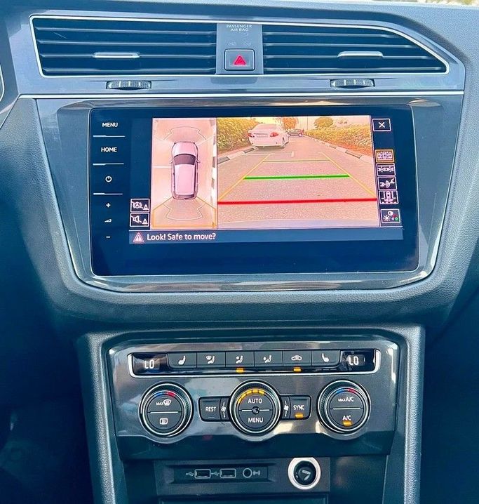 Подержанный Volkswagen Tiguan II, 2.0 л, 2018 в Дубае от Designo Cars Trading Черный цвет. GCC | AUTO.AE