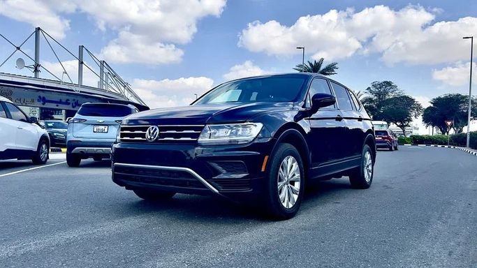 Used Volkswagen Tiguan II Facelift, 2.0 l, 2020 in Dubai by Golden Century Motors Zhongdong Trading FZE, Black color. American Specs | AUTO.AE